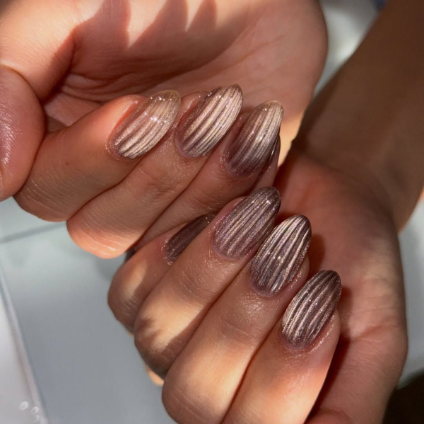 Light brown ribbed glass nails